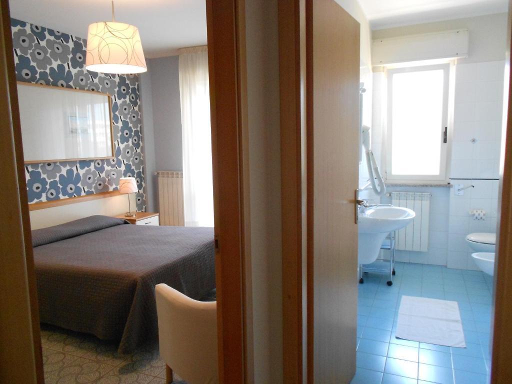 Hotel Principe Residence Васто Стая снимка
