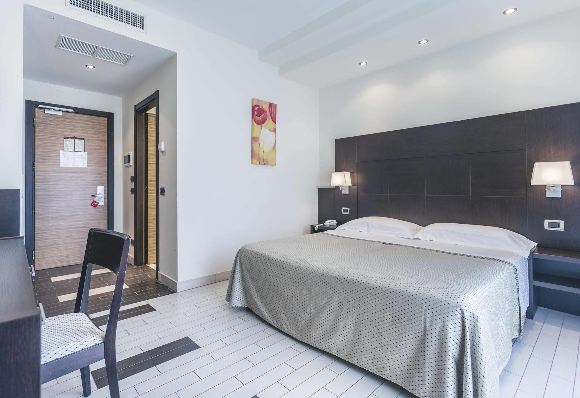 Hotel Principe Residence Васто Екстериор снимка